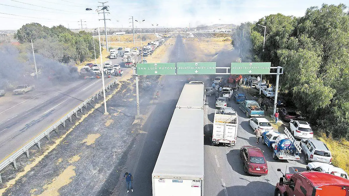 Bloqueo carretera a Aguascalientes